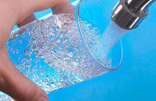 Ein Glas Wasser vor dem Frühstück!