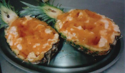 Ananas-gefüllt