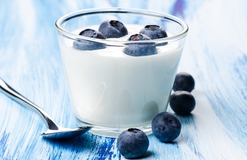 Entgiftungsdrink aus Heidelbeeren und Joghurt