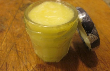Hausgemachte antibiotische Knoblauchsalbe