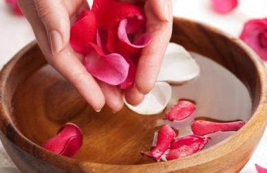 Rosenwasser: Herstellung und Nutzen