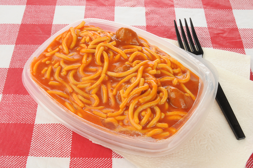 Ist Plastikgeschirr ungesund? Eine Untersuchung ging dieser Frage auf den Grund.