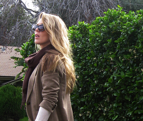 Langes, blondes Haar