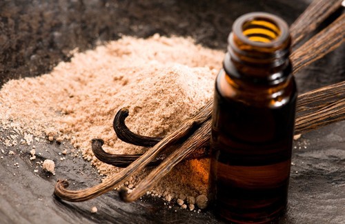 Selbstgemachtes Parfum mit Vanille