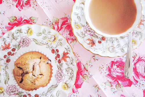 Kräutertee und Muffin