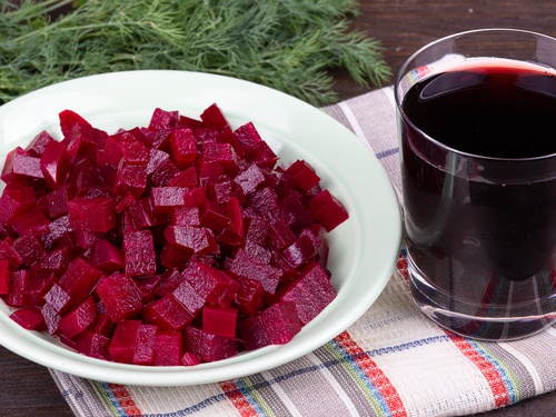 Gewürfelte Rote Beete für Salate