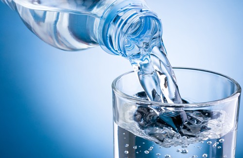 Wie viel Wasser braucht der Körper täglich und wann?