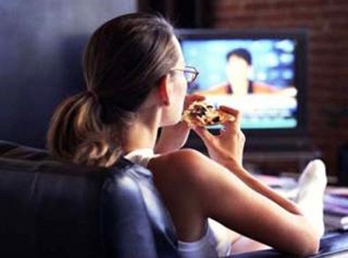 Ist vor dem Fernseher essen gesund?