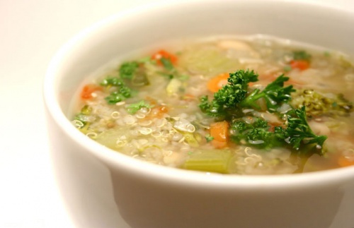 Gemüsesuppe-mit-Quinoa