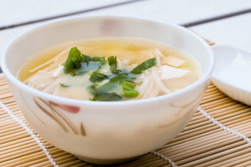 Japanische Miso Champignon Suppe