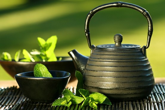 Japanischer grüner Tee in der Kanne