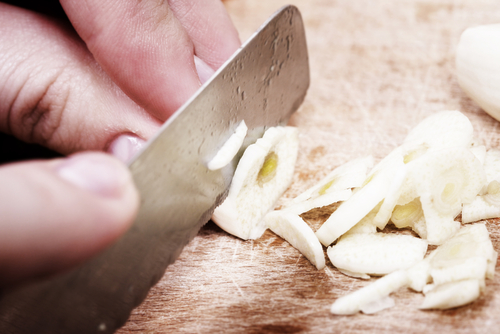Knoblauch-schneiden