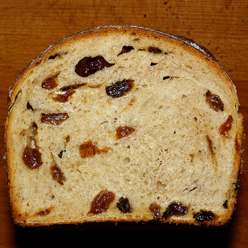 Brot mit Rosinen