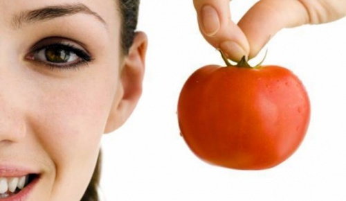 Tomatengesichtsmaske