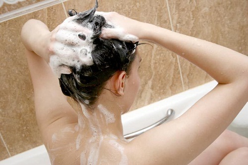 Schadet die tägliche Haarwäsche?