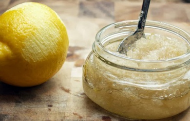 Natürliche Peelings für Gesicht und Körper