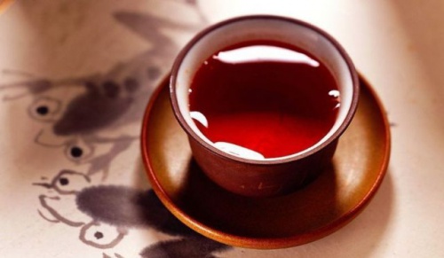 Ein Tee aus Cayenne-Pfeffer und Ahornsirup kann beim Abnehmen helfen