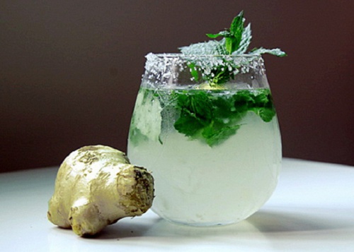 Grüner Tee mit Minze und Ingwer ist gut für die Gesundheit