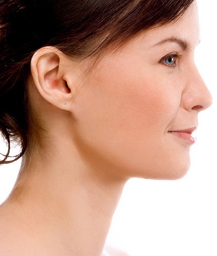 Was hilft gegen braune Hautflecken am Hals?