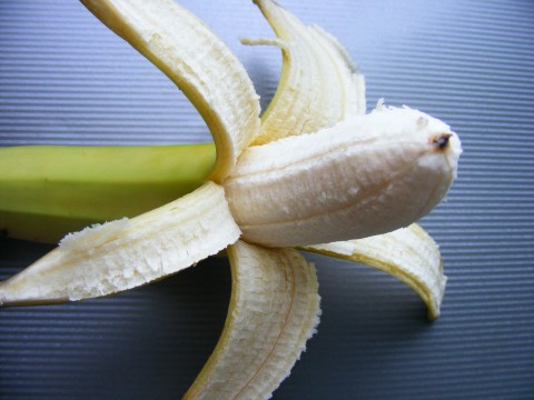 Mit Bananenschale gegen Zahnverfärbung