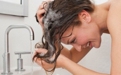 Wie oft sollte man die Haare waschen?