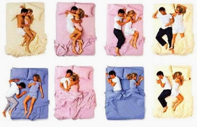 Was die Schlafposition über Beziehungen verrät