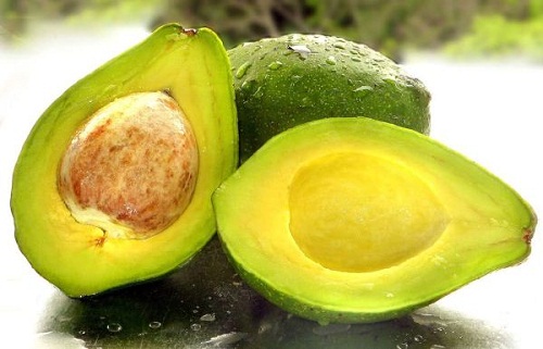 Avocado und grüner Salat gesunde Nahrungsmittelkombinationen
