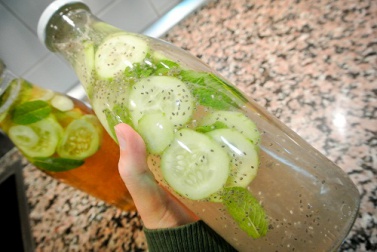 Leichte Limonade aus Gurke, Ingwer und Minze