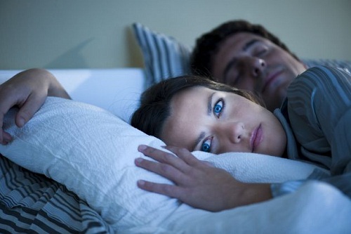 Verursacht der BH Schlaflosigkeit?