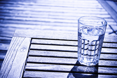 Ein Glas kaltes Wasser