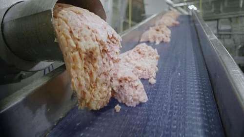 Herstellung von Hühner-Nuggets