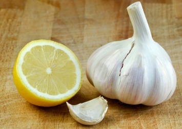 Mit Zitrone und Knoblauch gegen Bauchfett?