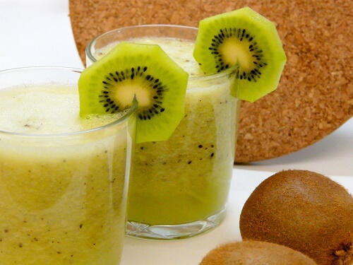 Kiwi liefert viele Vitamine für den perfekten Augenaufschlag