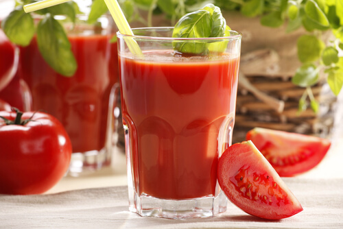 Tomatensaft am Morgen ist besonders gesund