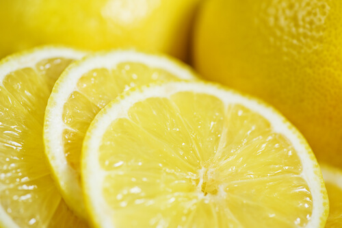 Zitrone Lotion gegen dunkle Hautflecken