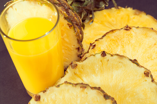 Ananas in seinem Saft, um Gewicht zu verlieren