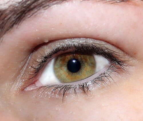 Auge-geschminkt