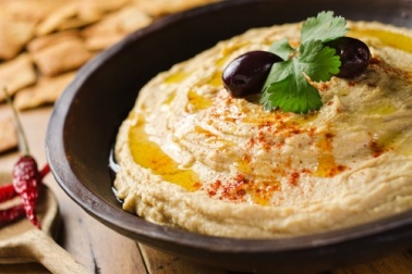 Hummus: Dieses nährstoffreiche Kichererbsenpüree sorgt für gute Laune!