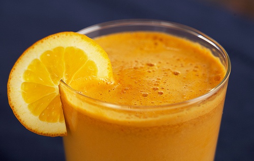 Orangen-Gemüsesaft