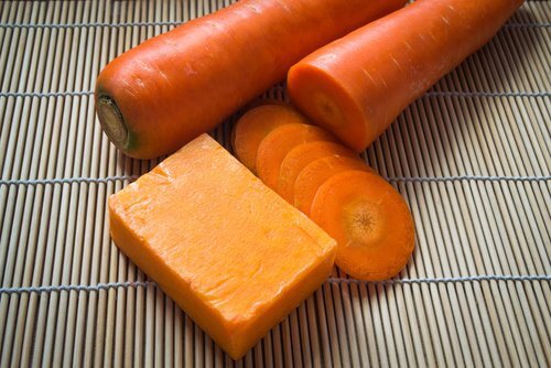 Selbstgemachte Karottenseife für die Hautpflege