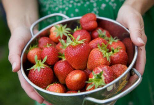 7 unglaubliche Effekte, die Erdbeeren auf die Haut haben