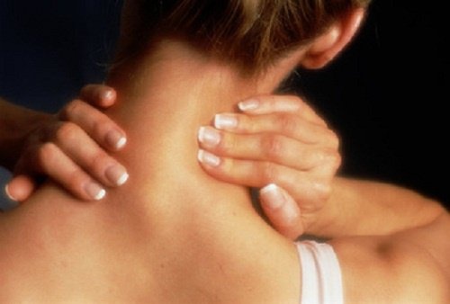 Nackenschmerzen als Auslöser für Ohrengeräusche