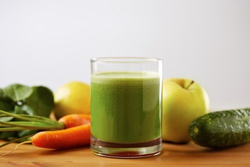 Smoothie-Tomaten-Gurke-Karotten