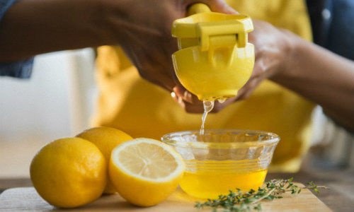 Zitronensaft für die Haarentfernung zu Hause