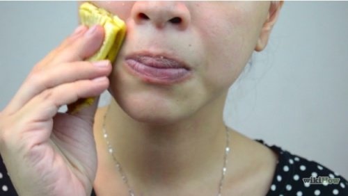 Akne mit Bananenschalen behandeln