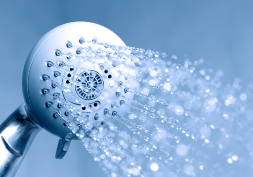 Dusche für die Durchblutung der Beine