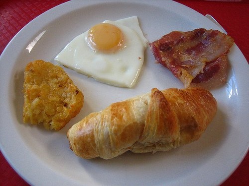 Eine fettreiche Ernährung ist wengier hilfreich für die Kalziumaufnahme