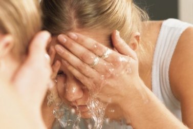 Gesichtsreinigung in 5 Schritten