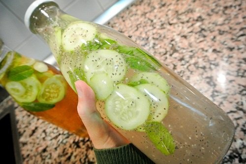 Gurgen-Ingwer-Zitronen-Wasser für die Schilddrüse