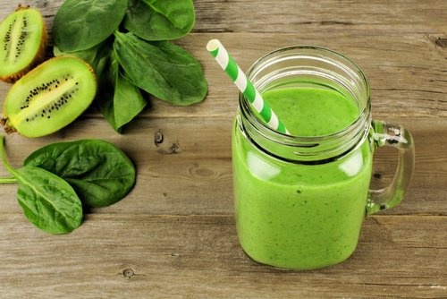 Shake mit Kiwi und Kopfsalat